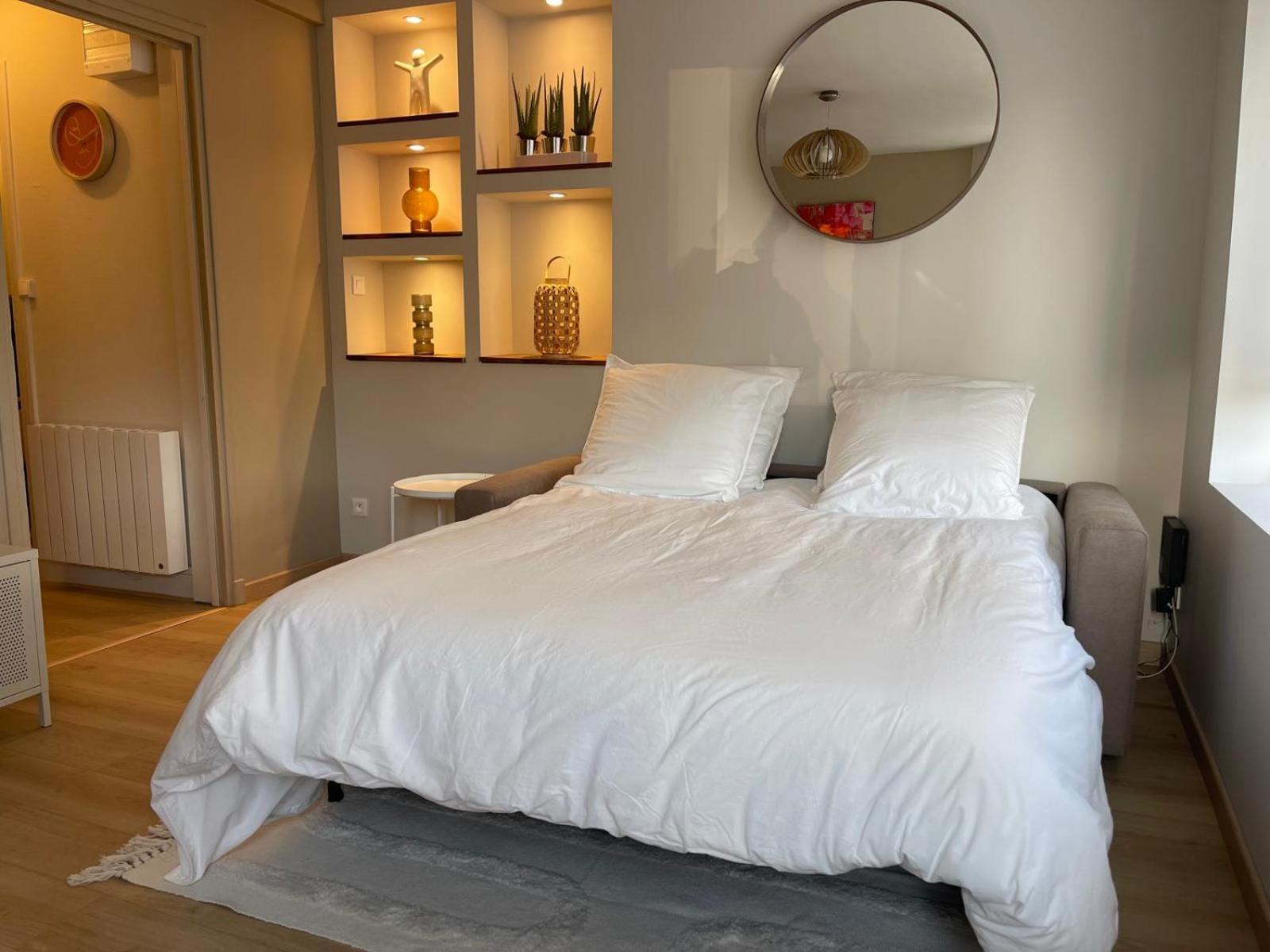 Le Calain, Elegance Et Confort A 50 M De La Apartment