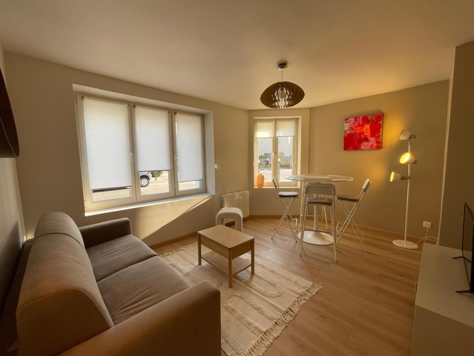 Le Calain, Elegance Et Confort A 50 M De La Apartment
